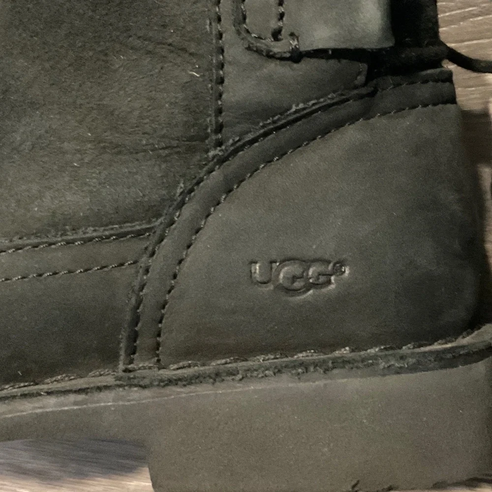 UGG Naiyah Black Suede Boot Size 6.5 EUC